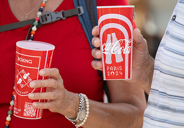 Vánoční reklama Coca-Coly vyvolává rozpaky. Spotřebitelům vadí využití AI