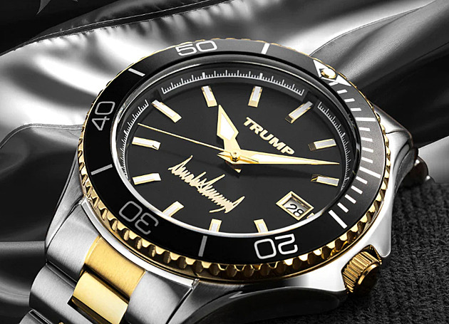 Trumpovy hodinky za sto tisíc dolarů nejsou trhák. Prodal se jich zlomek